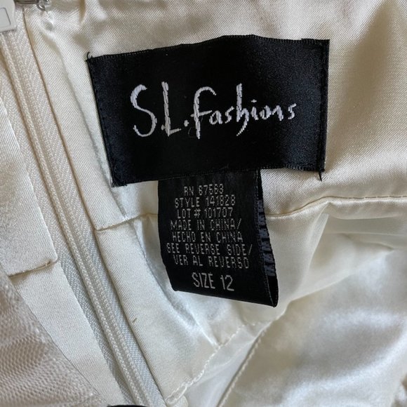 Size 12 Party dress cream white with black lace detail and black ribbon back bow - Picture 4 of 5